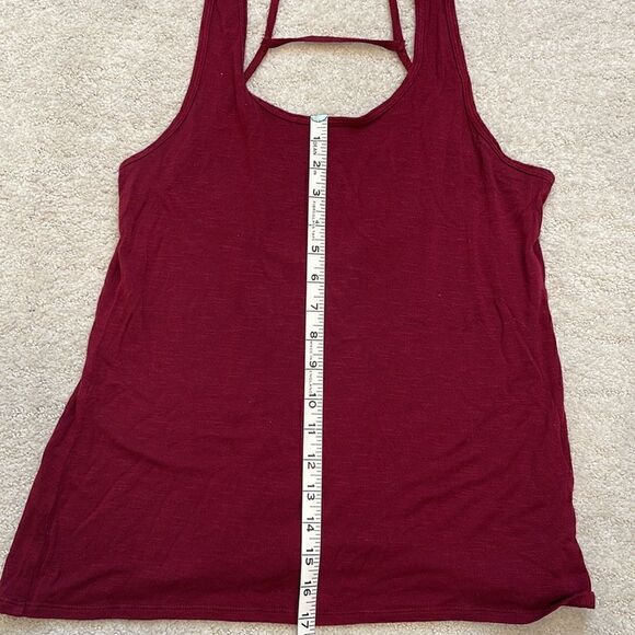 Whisper, Size 4, Burgundy women’s tank top. - Picture 4 of 5